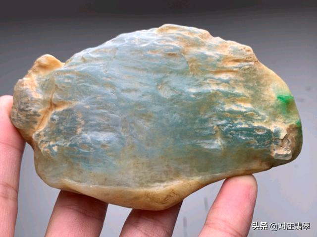 河源高冰翡翠原石翡翠原石比成品贵-第3张图片-翡翠网 河源高冰翡翠原石翡翠原石比成品贵-第3张图片-翡翠网