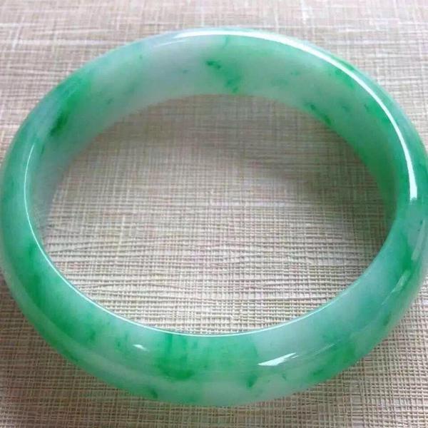 糯种翡翠鸭绿色价格细糯种翡翠值钱吗-第5张图片-翡翠网 糯种翡翠鸭绿色价格细糯种翡翠值钱吗-第5张图片-翡翠网