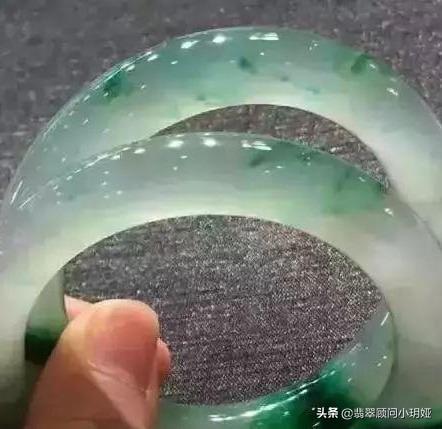 20年前翡翠手镯光泽鉴定翡翠玉镯-第3张图片-翡翠网 20年前翡翠手镯光泽鉴定翡翠玉镯-第3张图片-翡翠网