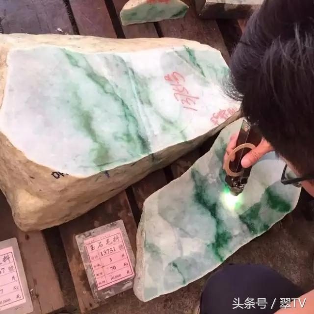 翡翠公盘中标价格表今年翡翠公盘标王图片-第9张图片-翡翠网 翡翠公盘中标价格表今年翡翠公盘标王图片-第9张图片-翡翠网