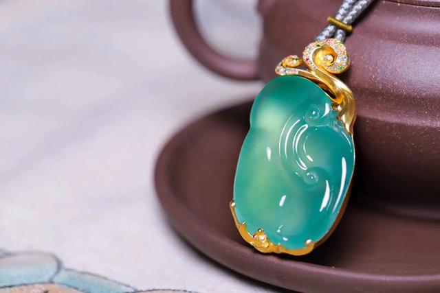 冰种蓝水的翡翠好吗蓝水翡翠的基本知识-第1张图片-翡翠网 冰种蓝水的翡翠好吗蓝水翡翠的基本知识-第1张图片-翡翠网