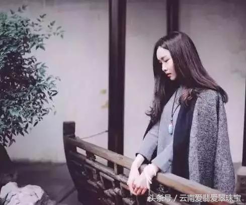 翡翠的原石在哪里一吨翡翠原石有多少-第4张图片-翡翠网 翡翠的原石在哪里一吨翡翠原石有多少-第4张图片-翡翠网