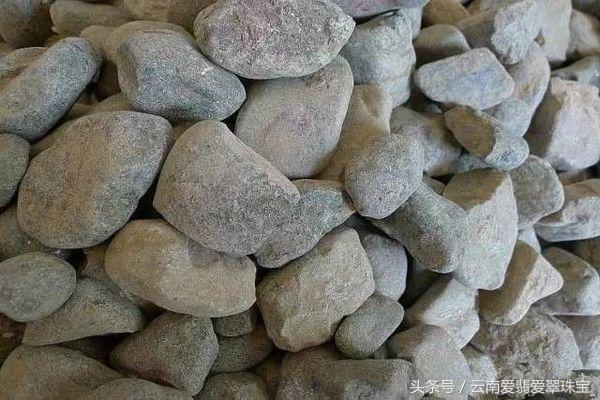 翡翠的原石在哪里一吨翡翠原石有多少-第8张图片-翡翠网 翡翠的原石在哪里一吨翡翠原石有多少-第8张图片-翡翠网