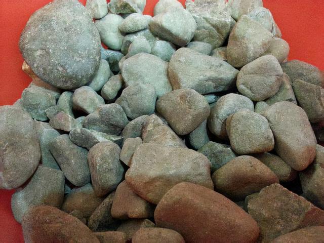 冰种翡翠原石特点,翡翠冰种辨别-第7张图片-翡翠网 冰种翡翠原石特点,翡翠冰种辨别-第7张图片-翡翠网