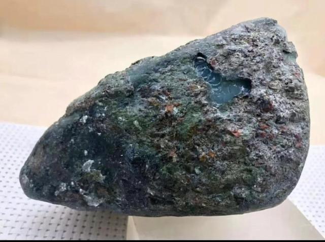 冰晴翡翠手镯好还是飘花手镯好,冰晴翡翠手镯收藏-第1张图片-翡翠网 冰晴翡翠手镯好还是飘花手镯好,冰晴翡翠手镯收藏-第1张图片-翡翠网