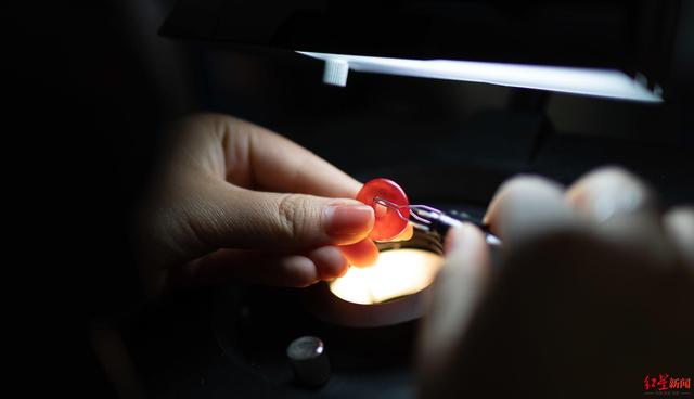 翡翠的实用鉴别方法班级鉴定翡翠知识-第2张图片-翡翠网 翡翠的实用鉴别方法班级鉴定翡翠知识-第2张图片-翡翠网