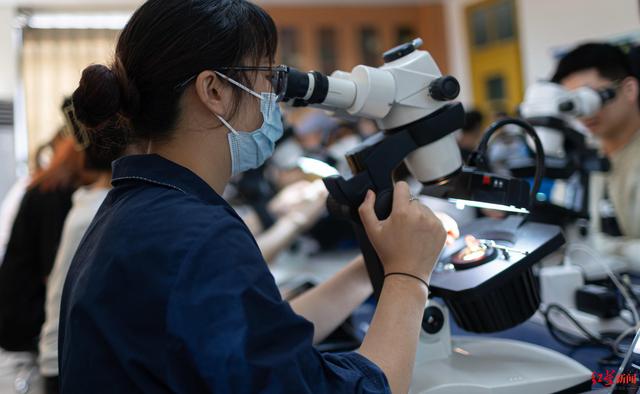 翡翠的实用鉴别方法班级鉴定翡翠知识-第5张图片-翡翠网 翡翠的实用鉴别方法班级鉴定翡翠知识-第5张图片-翡翠网