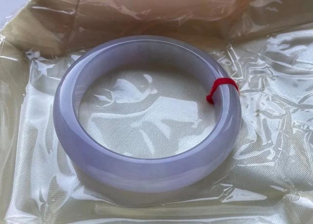 翡翠专业色卡,翡翠的辨别专业知识-第1张图片-翡翠网 翡翠专业色卡,翡翠的辨别专业知识-第1张图片-翡翠网