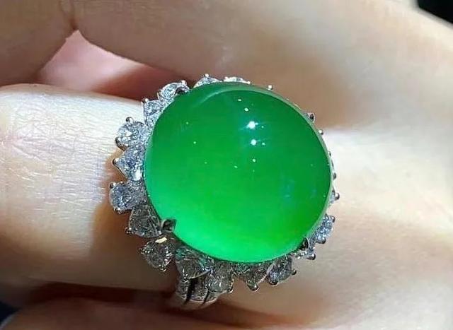 翡翠专业色卡,翡翠的辨别专业知识-第2张图片-翡翠网 翡翠专业色卡,翡翠的辨别专业知识-第2张图片-翡翠网