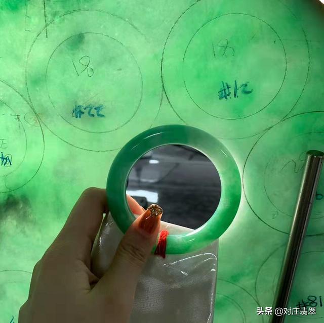 翡翠手镯多少钱,晴水种翡翠手镯图片-第9张图片-翡翠网 翡翠手镯多少钱,晴水种翡翠手镯图片-第9张图片-翡翠网