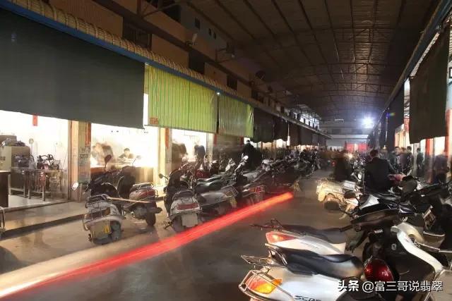 翡翠价格高翡翠怎么鉴定真假-第2张图片-翡翠网 翡翠价格高翡翠怎么鉴定真假-第2张图片-翡翠网