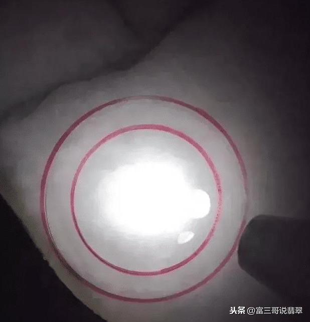 翡翠糯种原石有裂纹,冰糯种翡翠值钱吗-第4张图片-翡翠网 翡翠糯种原石有裂纹,冰糯种翡翠值钱吗-第4张图片-翡翠网