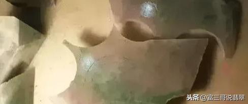 翡翠糯种原石有裂纹,冰糯种翡翠值钱吗-第9张图片-翡翠网 翡翠糯种原石有裂纹,冰糯种翡翠值钱吗-第9张图片-翡翠网