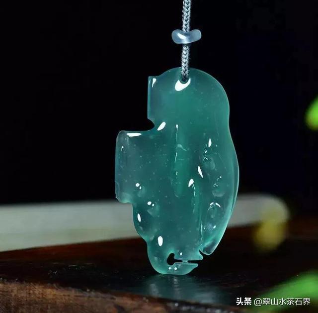 女人佩戴翡翠手镯的好处狗年适合戴翡翠手镯吗-第5张图片-翡翠网 女人佩戴翡翠手镯的好处狗年适合戴翡翠手镯吗-第5张图片-翡翠网