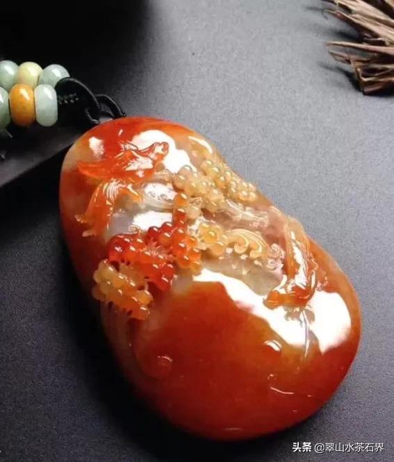 女人佩戴翡翠手镯的好处狗年适合戴翡翠手镯吗-第7张图片-翡翠网 女人佩戴翡翠手镯的好处狗年适合戴翡翠手镯吗-第7张图片-翡翠网