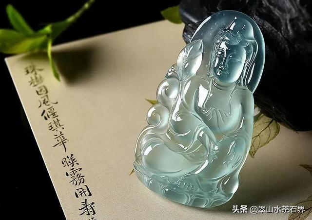 女人佩戴翡翠手镯的好处狗年适合戴翡翠手镯吗-第10张图片-翡翠网 女人佩戴翡翠手镯的好处狗年适合戴翡翠手镯吗-第10张图片-翡翠网