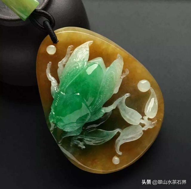 女人佩戴翡翠手镯的好处狗年适合戴翡翠手镯吗-第11张图片-翡翠网 女人佩戴翡翠手镯的好处狗年适合戴翡翠手镯吗-第11张图片-翡翠网