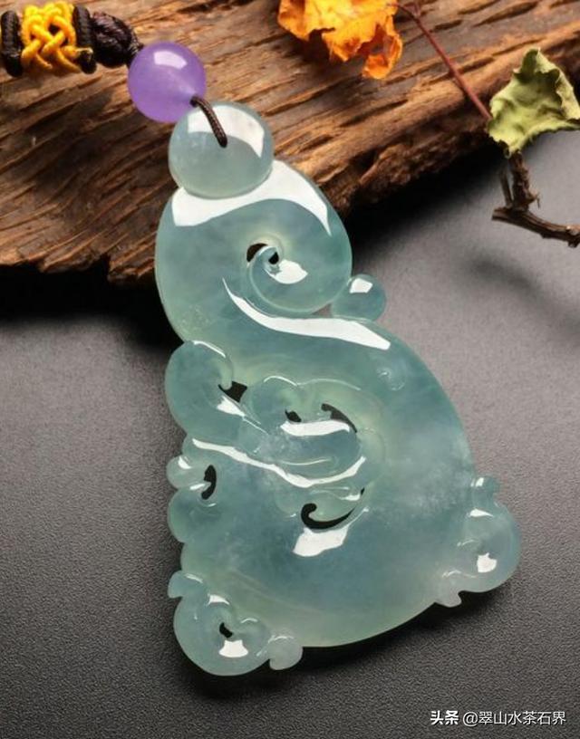 女人佩戴翡翠手镯的好处狗年适合戴翡翠手镯吗-第14张图片-翡翠网 女人佩戴翡翠手镯的好处狗年适合戴翡翠手镯吗-第14张图片-翡翠网
