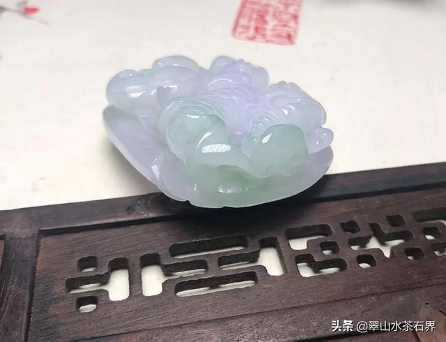 女人佩戴翡翠手镯的好处狗年适合戴翡翠手镯吗-第22张图片-翡翠网 女人佩戴翡翠手镯的好处狗年适合戴翡翠手镯吗-第22张图片-翡翠网