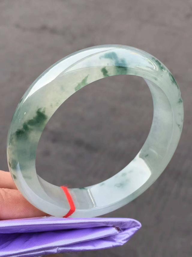 冰糯种的手镯怎么样,翡翠糯冰春彩手镯-第10张图片-翡翠网 冰糯种的手镯怎么样,翡翠糯冰春彩手镯-第10张图片-翡翠网
