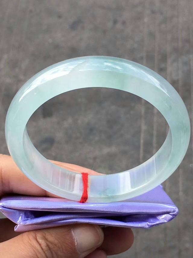 冰糯种的手镯怎么样,翡翠糯冰春彩手镯-第14张图片-翡翠网 冰糯种的手镯怎么样,翡翠糯冰春彩手镯-第14张图片-翡翠网