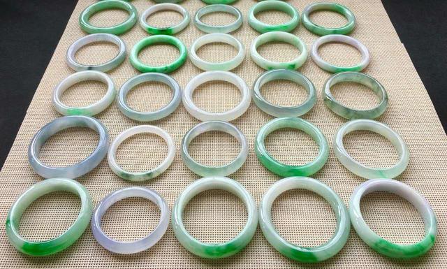 冰糯种的手镯怎么样,翡翠糯冰春彩手镯-第15张图片-翡翠网 冰糯种的手镯怎么样,翡翠糯冰春彩手镯-第15张图片-翡翠网