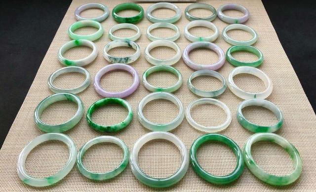 冰糯种的手镯怎么样,翡翠糯冰春彩手镯-第17张图片-翡翠网 冰糯种的手镯怎么样,翡翠糯冰春彩手镯-第17张图片-翡翠网