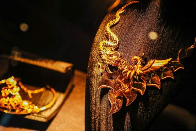 老凤祥翡翠原石的价格的简单介绍-第3张图片-翡翠网 老凤祥翡翠原石的价格的简单介绍-第3张图片-翡翠网