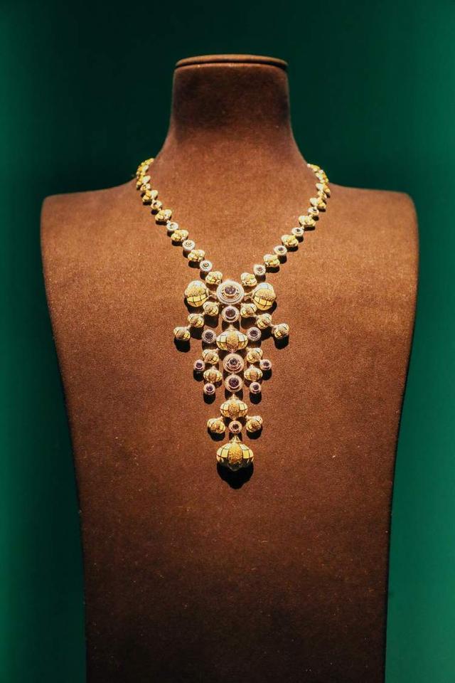 老凤祥翡翠原石的价格的简单介绍-第4张图片-翡翠网 老凤祥翡翠原石的价格的简单介绍-第4张图片-翡翠网