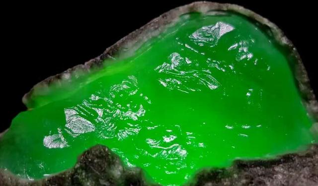 翡翠原石起胶,种最老的翡翠原石-第2张图片-翡翠网 翡翠原石起胶,种最老的翡翠原石-第2张图片-翡翠网