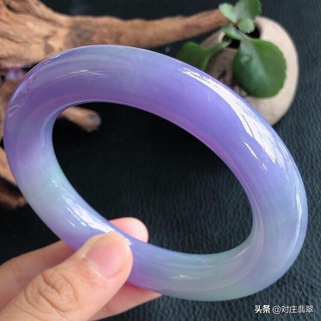 翡翠手镯绿色紫色的简单介绍-第2张图片-翡翠网 翡翠手镯绿色紫色的简单介绍-第2张图片-翡翠网