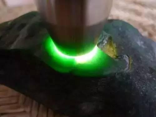 翡翠原石颜色有几种,翡翠原石的五种分类-第2张图片-翡翠网 翡翠原石颜色有几种,翡翠原石的五种分类-第2张图片-翡翠网