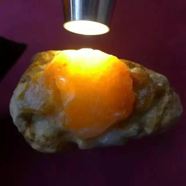 翡翠原石颜色有几种,翡翠原石的五种分类-第3张图片-翡翠网 翡翠原石颜色有几种,翡翠原石的五种分类-第3张图片-翡翠网