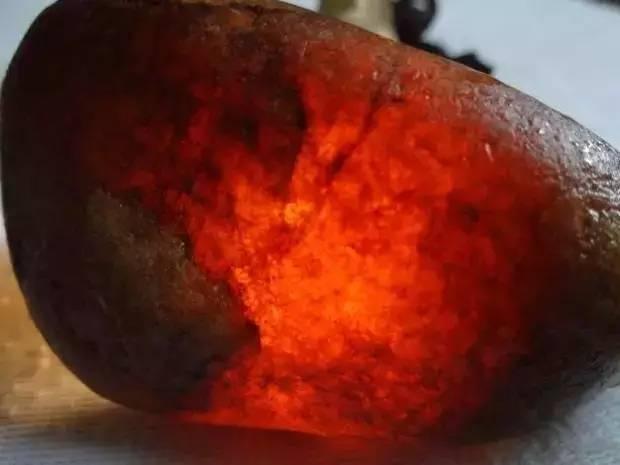 翡翠原石颜色有几种,翡翠原石的五种分类-第8张图片-翡翠网 翡翠原石颜色有几种,翡翠原石的五种分类-第8张图片-翡翠网