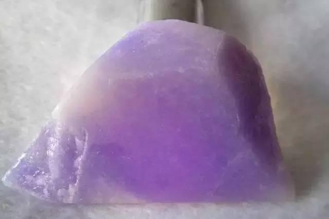 翡翠原石颜色有几种,翡翠原石的五种分类-第9张图片-翡翠网 翡翠原石颜色有几种,翡翠原石的五种分类-第9张图片-翡翠网