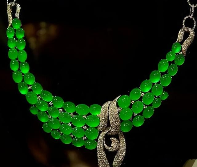 翡翠怎么看价格翡翠种水等级划分-第2张图片-翡翠网 翡翠怎么看价格翡翠种水等级划分-第2张图片-翡翠网