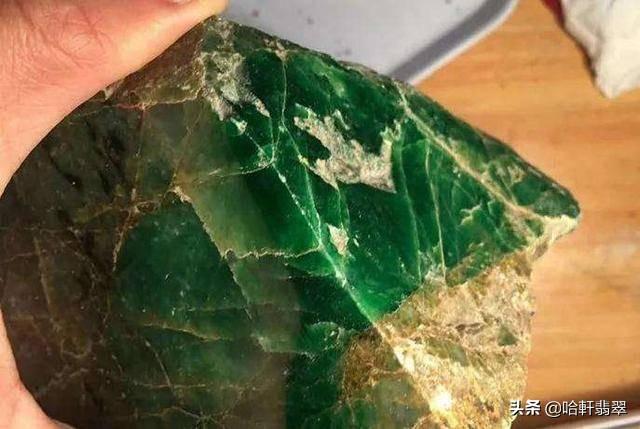 翡翠毛料知识视频翡翠毛料鉴别-第10张图片-翡翠网