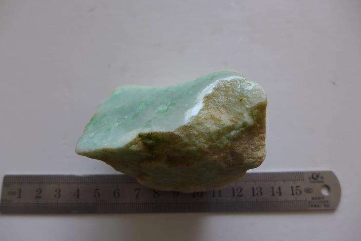 葫芦岛糯冰翡翠原石哪种好冰糯种翡翠原石-第2张图片-翡翠网 葫芦岛糯冰翡翠原石哪种好冰糯种翡翠原石-第2张图片-翡翠网