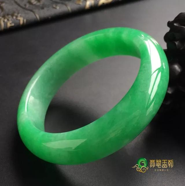 翡翠引发的故事,翡翠故事知识分享-第7张图片-翡翠网 翡翠引发的故事,翡翠故事知识分享-第7张图片-翡翠网