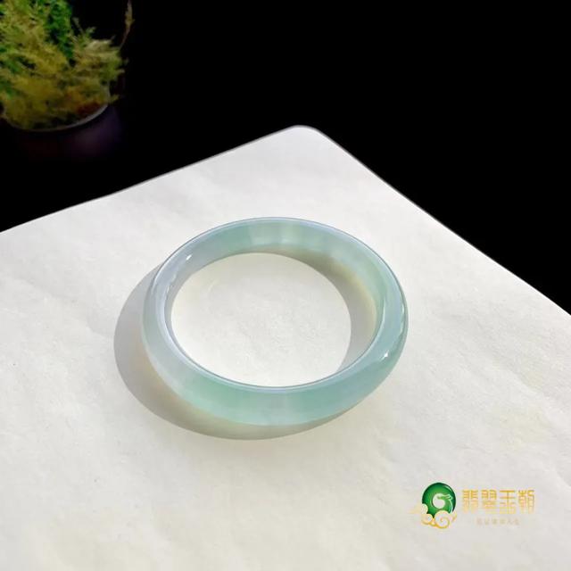 翡翠引发的故事,翡翠故事知识分享-第8张图片-翡翠网 翡翠引发的故事,翡翠故事知识分享-第8张图片-翡翠网