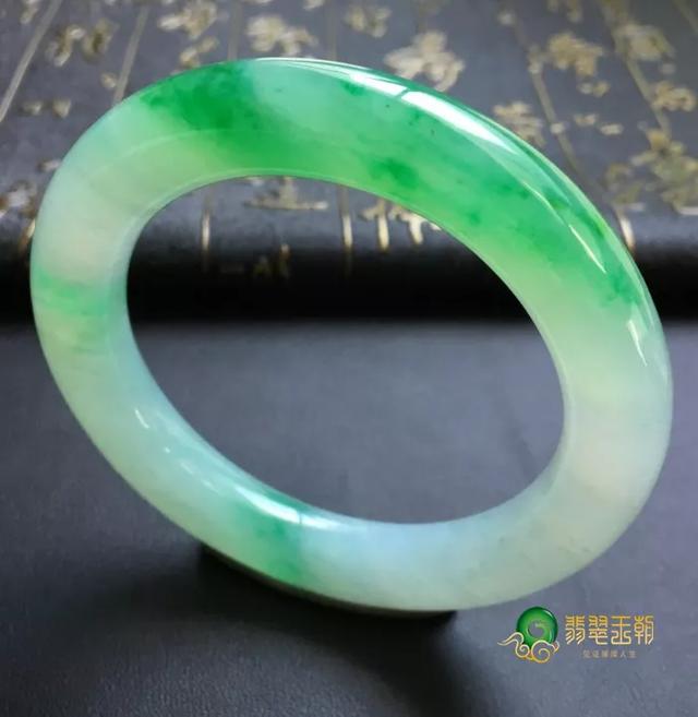 翡翠引发的故事,翡翠故事知识分享-第9张图片-翡翠网 翡翠引发的故事,翡翠故事知识分享-第9张图片-翡翠网