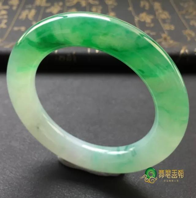 翡翠引发的故事,翡翠故事知识分享-第12张图片-翡翠网 翡翠引发的故事,翡翠故事知识分享-第12张图片-翡翠网