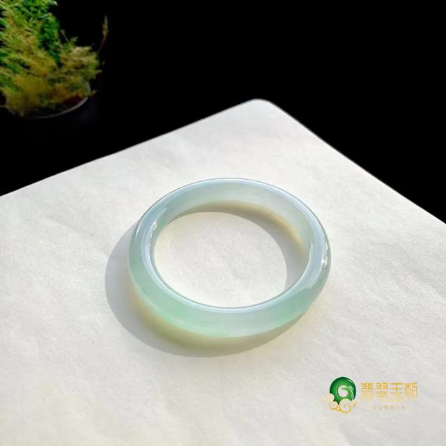 翡翠引发的故事,翡翠故事知识分享-第14张图片-翡翠网 翡翠引发的故事,翡翠故事知识分享-第14张图片-翡翠网