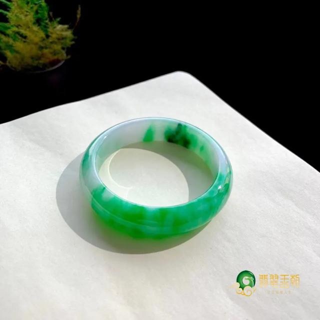 翡翠引发的故事,翡翠故事知识分享-第15张图片-翡翠网 翡翠引发的故事,翡翠故事知识分享-第15张图片-翡翠网