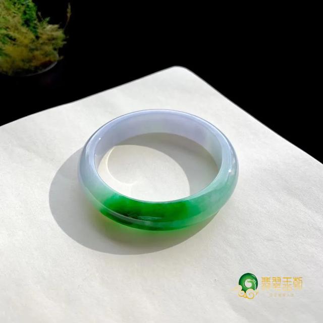 翡翠引发的故事,翡翠故事知识分享-第16张图片-翡翠网 翡翠引发的故事,翡翠故事知识分享-第16张图片-翡翠网