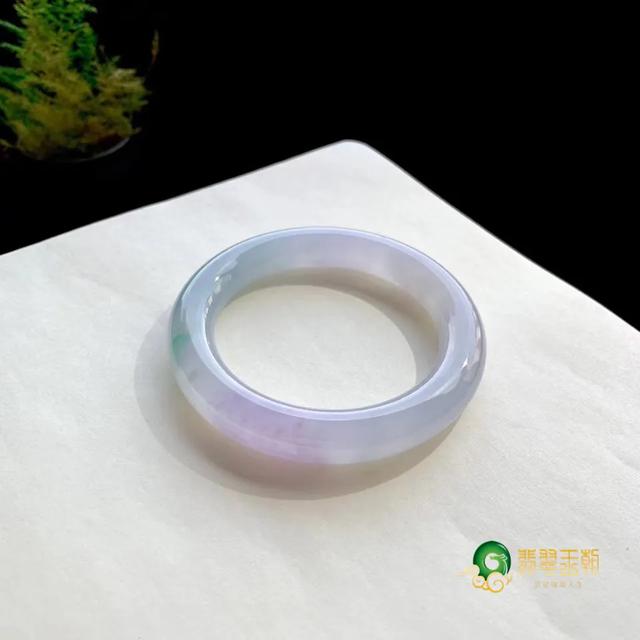 翡翠引发的故事,翡翠故事知识分享-第17张图片-翡翠网 翡翠引发的故事,翡翠故事知识分享-第17张图片-翡翠网