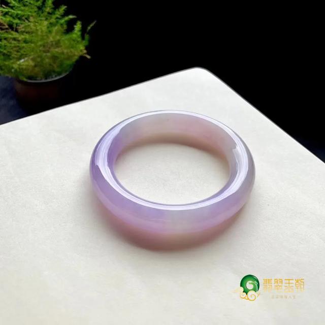 翡翠引发的故事,翡翠故事知识分享-第18张图片-翡翠网 翡翠引发的故事,翡翠故事知识分享-第18张图片-翡翠网