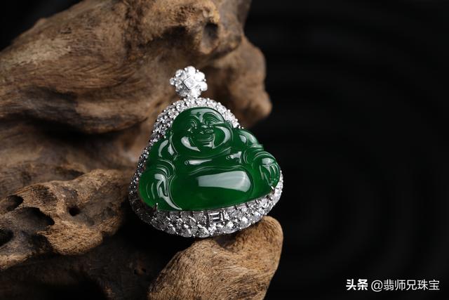 翡翠手镯荧光粉处理的简单介绍-第1张图片-翡翠网 翡翠手镯荧光粉处理的简单介绍-第1张图片-翡翠网