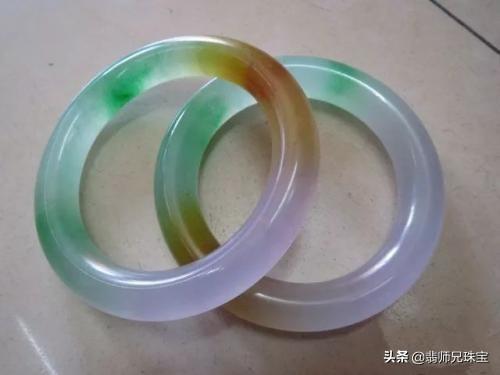 翡翠手镯荧光粉处理的简单介绍-第10张图片-翡翠网 翡翠手镯荧光粉处理的简单介绍-第10张图片-翡翠网
