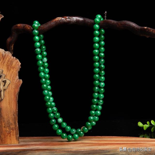 翡翠手镯荧光粉处理的简单介绍-第11张图片-翡翠网 翡翠手镯荧光粉处理的简单介绍-第11张图片-翡翠网